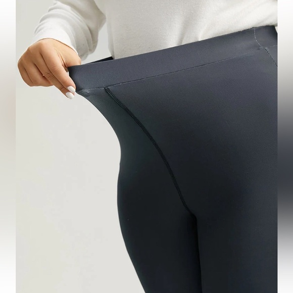 BloomChic Plus Size 2XL Stylish Black and Red Women's Pants us18-20 - Picture 5 of 7